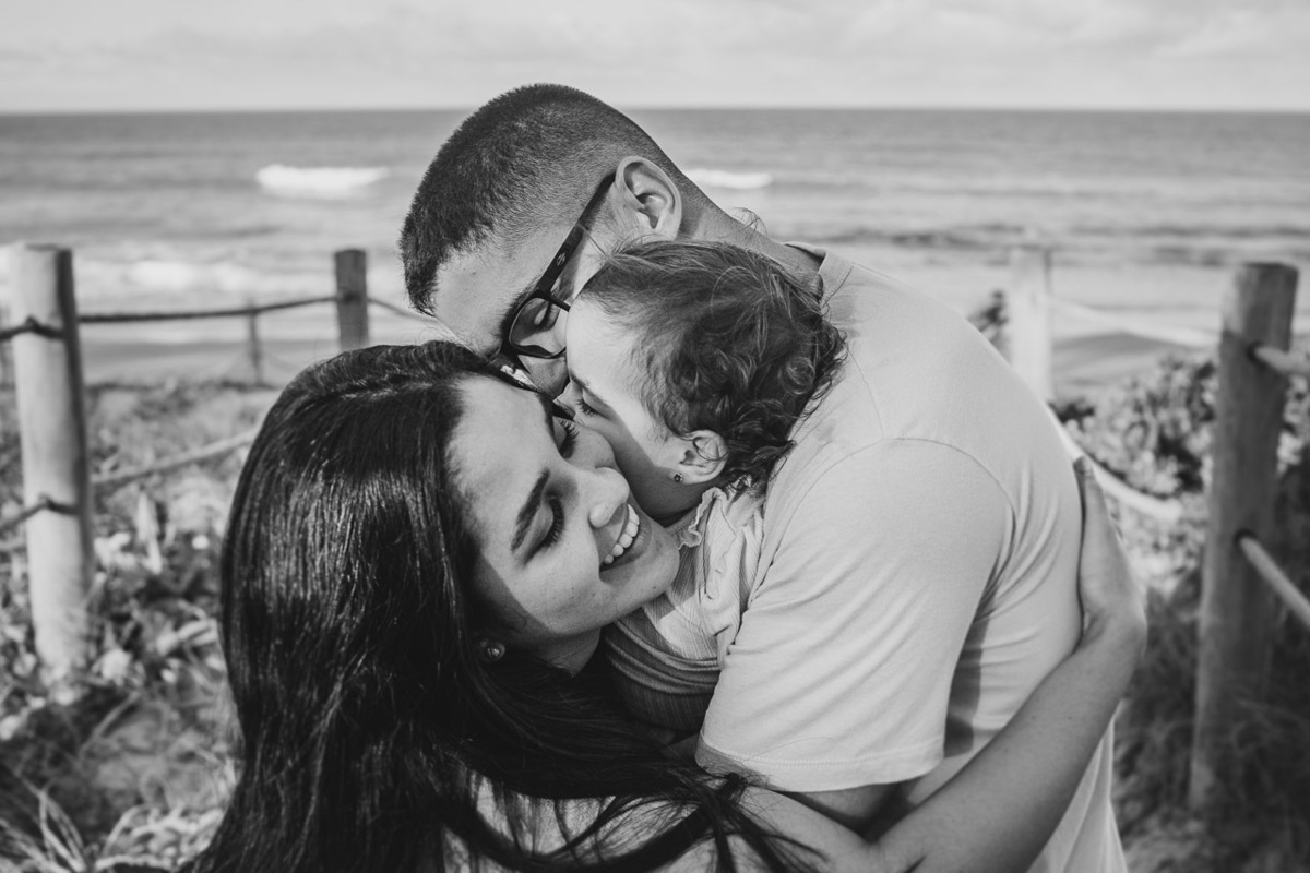 acompanhamento de bebê, abraço na alma, alan smyth fotografo são mateus es, ensaio de bebê, ensaio em casa, ensaio intimista, fotografia afetiva, fotografia de familia,  fotografia de familia sao mateus es, pais de menina, jornada de bebê, ensaio infantil