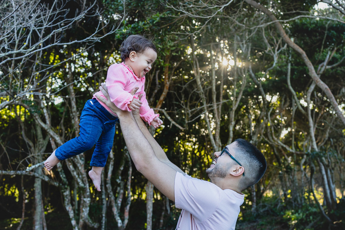 acompanhamento de bebê, abraço na alma, alan smyth fotografo são mateus es, ensaio de bebê, ensaio em casa, ensaio intimista, fotografia afetiva, fotografia de familia,  fotografia de familia sao mateus es, pais de menina, jornada de bebê, ensaio infantil