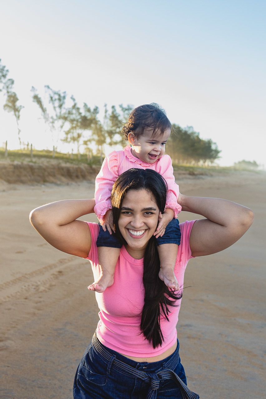 acompanhamento de bebê, abraço na alma, alan smyth fotografo são mateus es, ensaio de bebê, ensaio em casa, ensaio intimista, fotografia afetiva, fotografia de familia,  fotografia de familia sao mateus es, pais de menina, jornada de bebê, ensaio infantil