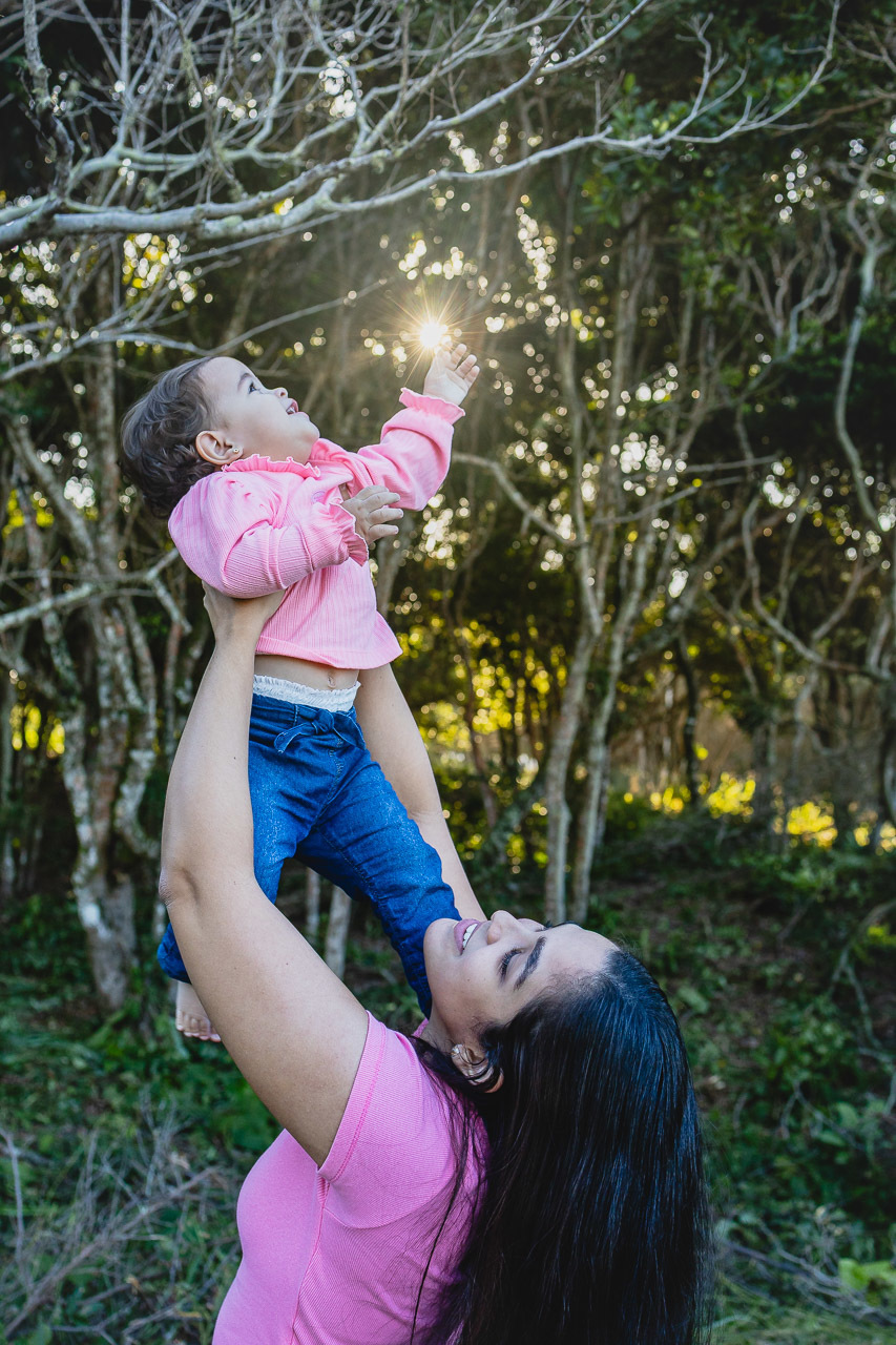 acompanhamento de bebê, abraço na alma, alan smyth fotografo são mateus es, ensaio de bebê, ensaio em casa, ensaio intimista, fotografia afetiva, fotografia de familia,  fotografia de familia sao mateus es, pais de menina, jornada de bebê, ensaio infantil