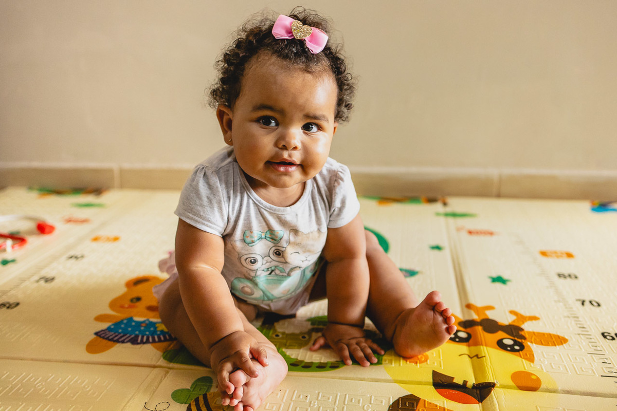 acompanhamento de bebê, abraço na alma, alan smyth fotografo são mateus es, ensaio de bebê, ensaio em casa, ensaio intimista, fotografia afetiva, fotografia de familia,  fotografia de familia sao mateus es, pais de menina, jornada de bebê, ensaio infantil