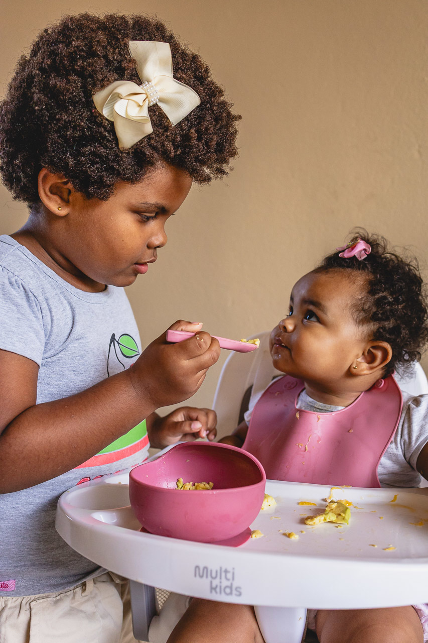 acompanhamento de bebê, abraço na alma, alan smyth fotografo são mateus es, ensaio de bebê, ensaio em casa, ensaio intimista, fotografia afetiva, fotografia de familia,  fotografia de familia sao mateus es, pais de menina, jornada de bebê, ensaio infantil