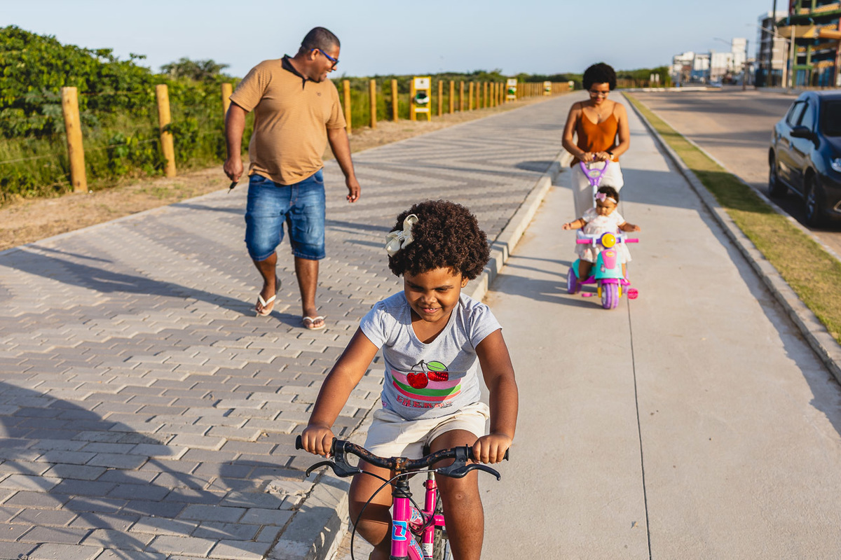 acompanhamento de bebê, abraço na alma, alan smyth fotografo são mateus es, ensaio de bebê, ensaio em casa, ensaio intimista, fotografia afetiva, fotografia de familia,  fotografia de familia sao mateus es, pais de menina, jornada de bebê, ensaio infantil