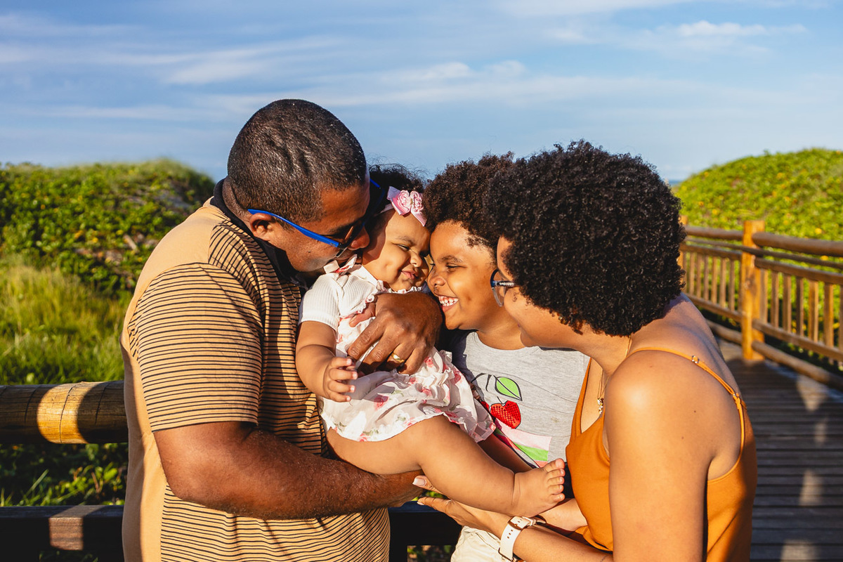 acompanhamento de bebê, abraço na alma, alan smyth fotografo são mateus es, ensaio de bebê, ensaio em casa, ensaio intimista, fotografia afetiva, fotografia de familia,  fotografia de familia sao mateus es, pais de menina, jornada de bebê, ensaio infantil