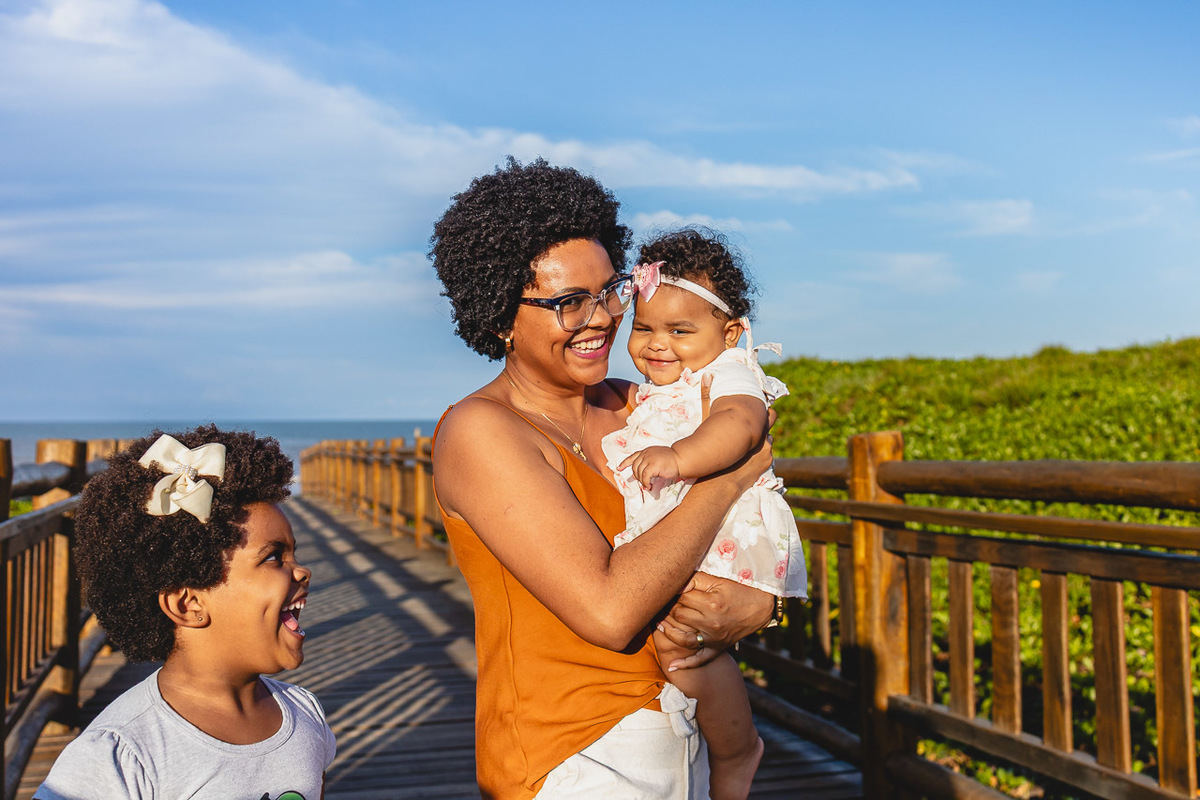 acompanhamento de bebê, abraço na alma, alan smyth fotografo são mateus es, ensaio de bebê, ensaio em casa, ensaio intimista, fotografia afetiva, fotografia de familia,  fotografia de familia sao mateus es, pais de menina, jornada de bebê, ensaio infantil