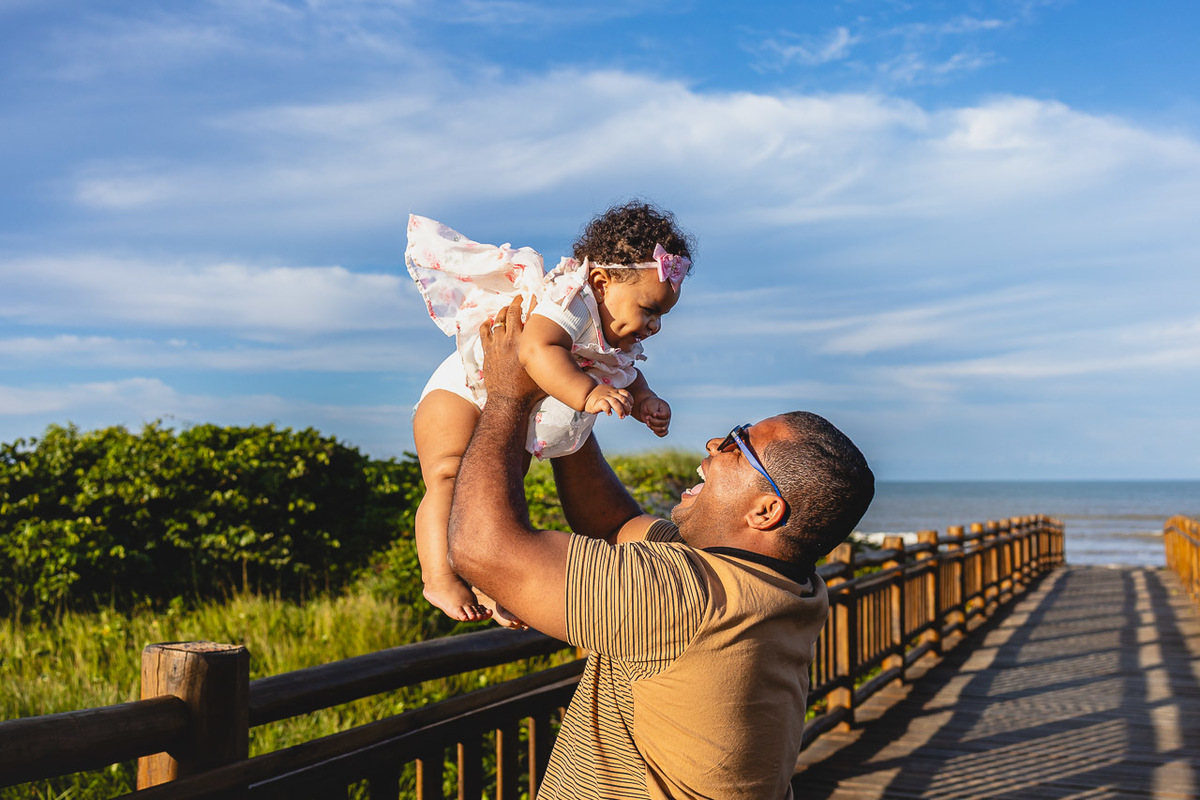 acompanhamento de bebê, abraço na alma, alan smyth fotografo são mateus es, ensaio de bebê, ensaio em casa, ensaio intimista, fotografia afetiva, fotografia de familia,  fotografia de familia sao mateus es, pais de menina, jornada de bebê, ensaio infantil