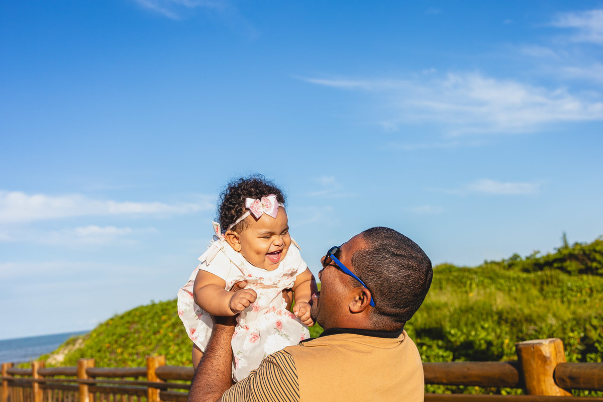 acompanhamento de bebê, abraço na alma, alan smyth fotografo são mateus es, ensaio de bebê, ensaio em casa, ensaio intimista, fotografia afetiva, fotografia de familia,  fotografia de familia sao mateus es, pais de menina, jornada de bebê, ensaio infantil