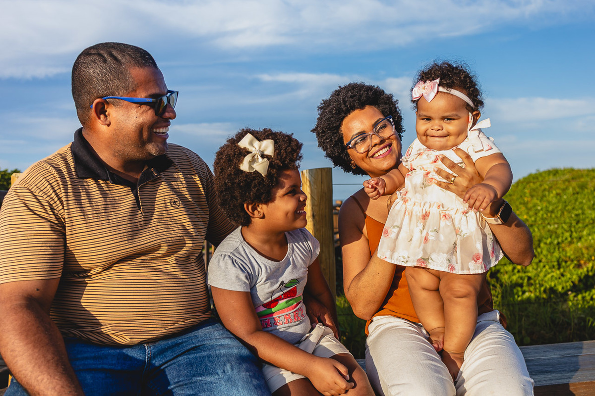 acompanhamento de bebê, abraço na alma, alan smyth fotografo são mateus es, ensaio de bebê, ensaio em casa, ensaio intimista, fotografia afetiva, fotografia de familia,  fotografia de familia sao mateus es, pais de menina, jornada de bebê, ensaio infantil