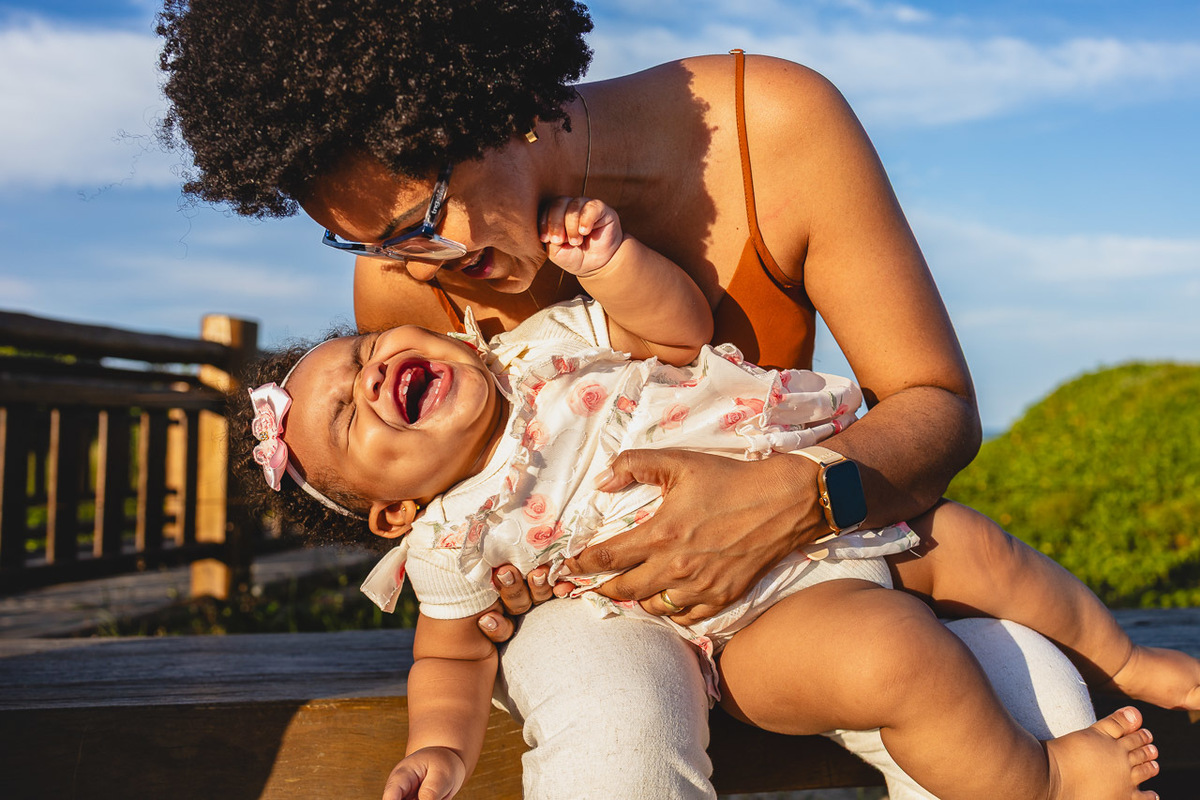 acompanhamento de bebê, abraço na alma, alan smyth fotografo são mateus es, ensaio de bebê, ensaio em casa, ensaio intimista, fotografia afetiva, fotografia de familia,  fotografia de familia sao mateus es, pais de menina, jornada de bebê, ensaio infantil