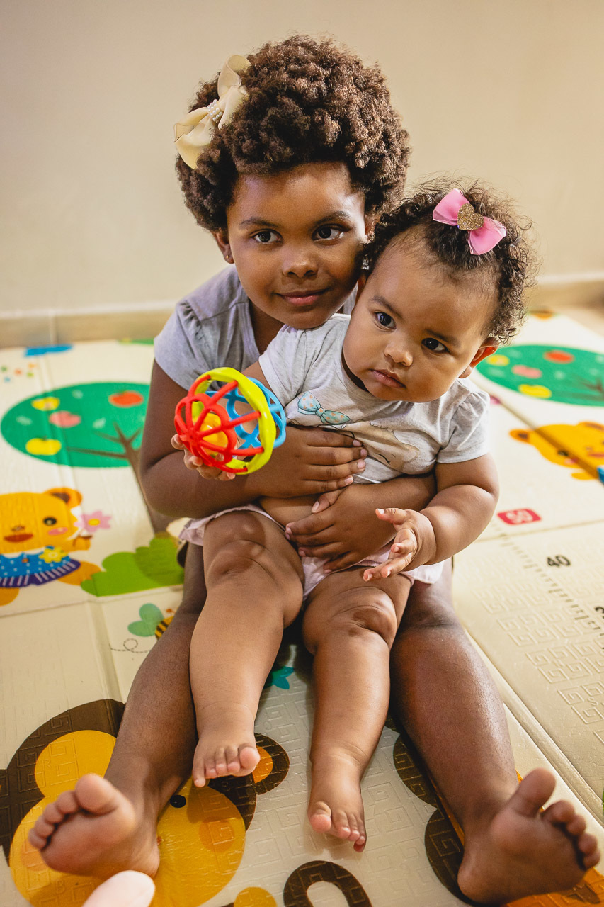 acompanhamento de bebê, abraço na alma, alan smyth fotografo são mateus es, ensaio de bebê, ensaio em casa, ensaio intimista, fotografia afetiva, fotografia de familia,  fotografia de familia sao mateus es, pais de menina, jornada de bebê, ensaio infantil
