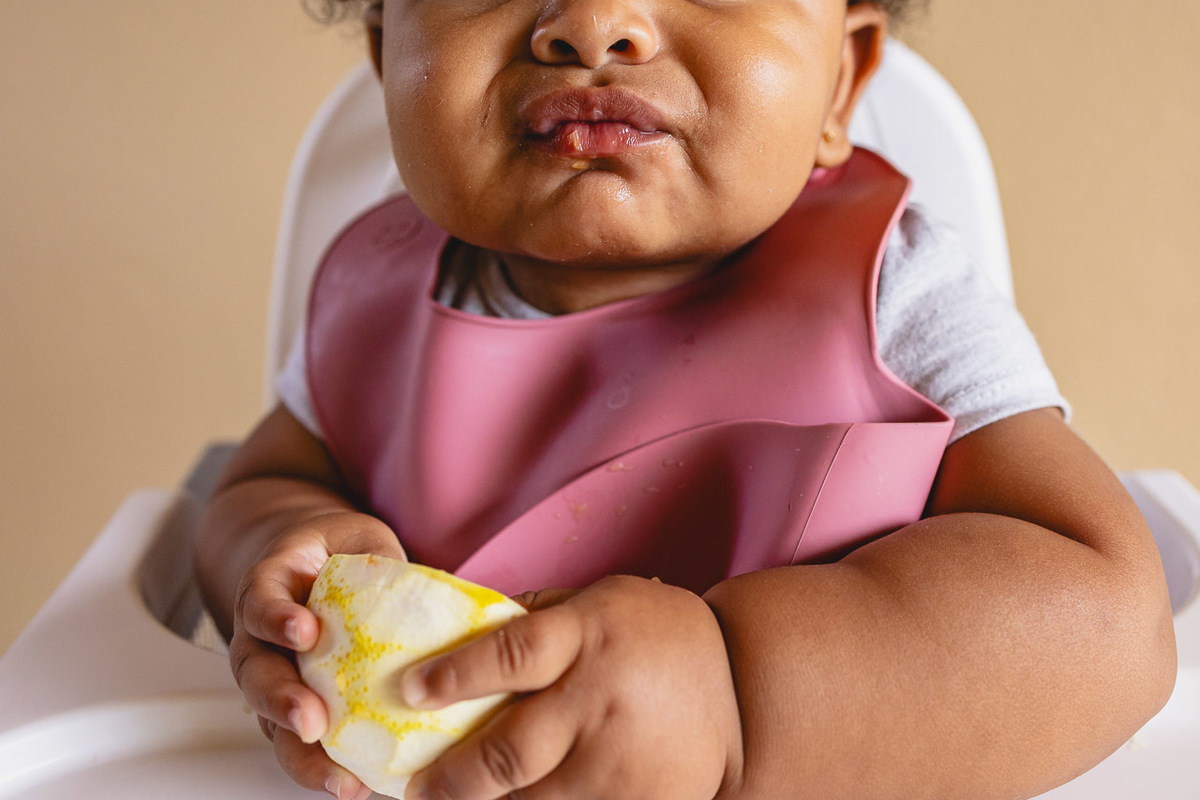 acompanhamento de bebê, abraço na alma, alan smyth fotografo são mateus es, ensaio de bebê, ensaio em casa, ensaio intimista, fotografia afetiva, fotografia de familia,  fotografia de familia sao mateus es, pais de menina, jornada de bebê, ensaio infantil