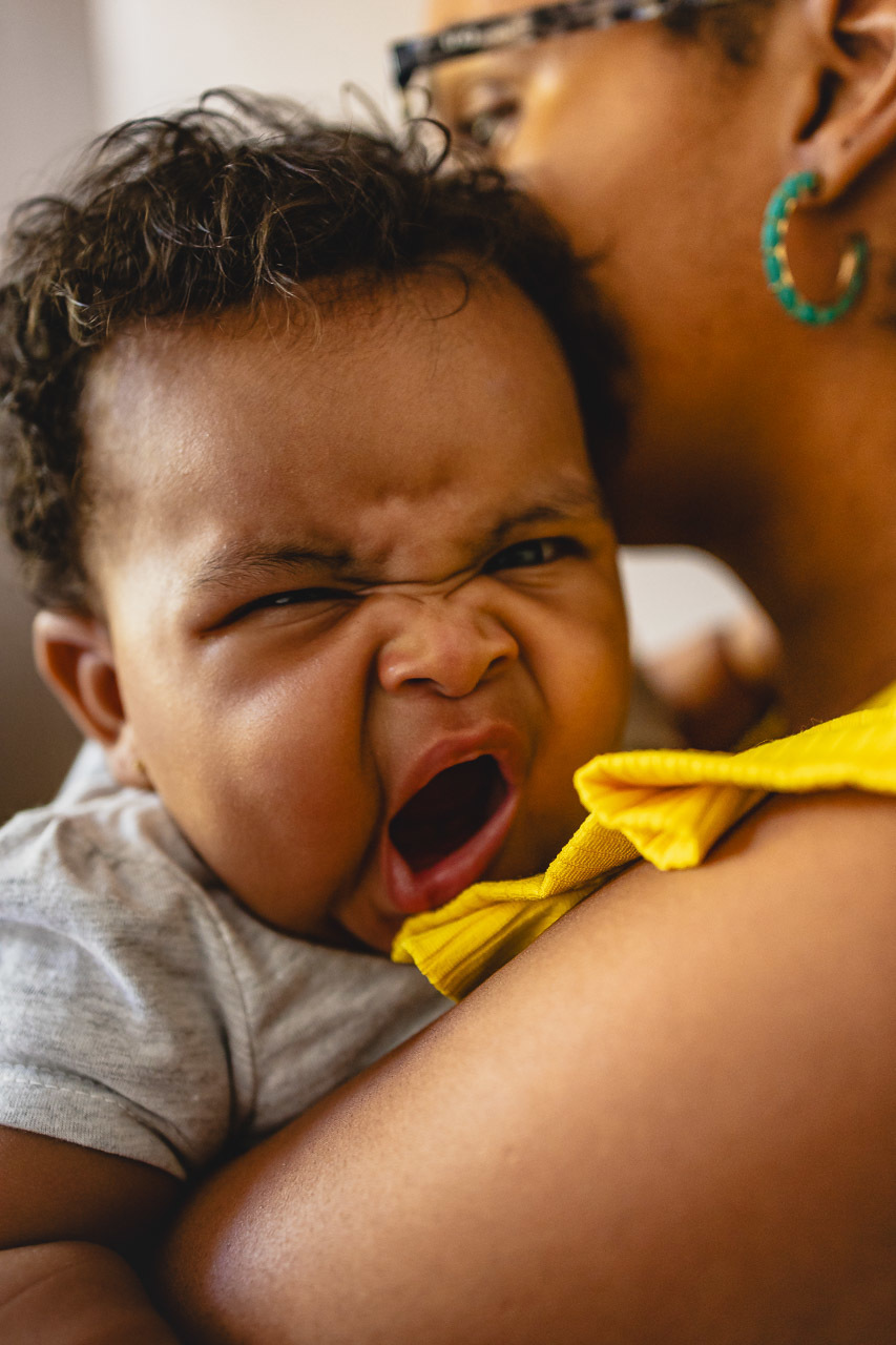 acompanhamento de bebê, abraço na alma, alan smyth fotografo são mateus es, ensaio de bebê, ensaio em casa, ensaio intimista, fotografia afetiva, fotografia de familia,  fotografia de familia sao mateus es, pais de menina, jornada de bebê, ensaio infantil