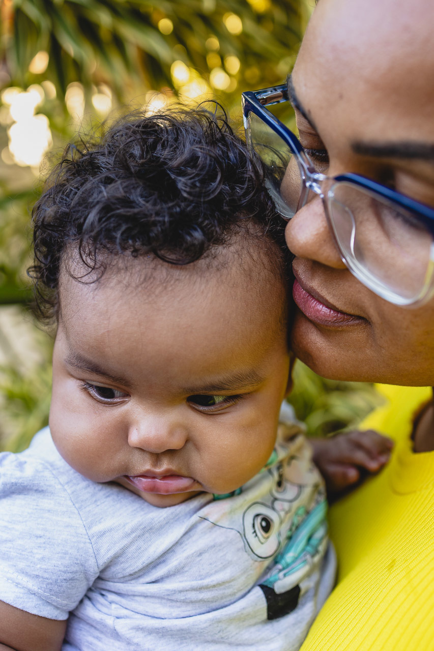 acompanhamento de bebê, abraço na alma, alan smyth fotografo são mateus es, ensaio de bebê, ensaio em casa, ensaio intimista, fotografia afetiva, fotografia de familia,  fotografia de familia sao mateus es, pais de menina, jornada de bebê, ensaio infantil