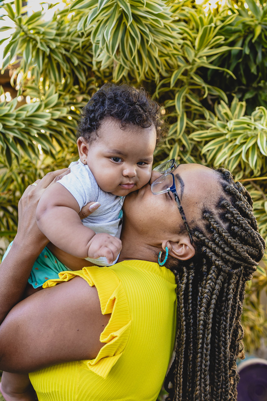 acompanhamento de bebê, abraço na alma, alan smyth fotografo são mateus es, ensaio de bebê, ensaio em casa, ensaio intimista, fotografia afetiva, fotografia de familia,  fotografia de familia sao mateus es, pais de menina, jornada de bebê, ensaio infantil