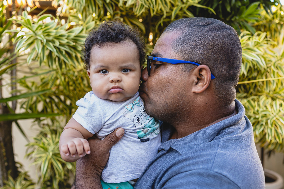 acompanhamento de bebê, abraço na alma, alan smyth fotografo são mateus es, ensaio de bebê, ensaio em casa, ensaio intimista, fotografia afetiva, fotografia de familia,  fotografia de familia sao mateus es, pais de menina, jornada de bebê, ensaio infantil