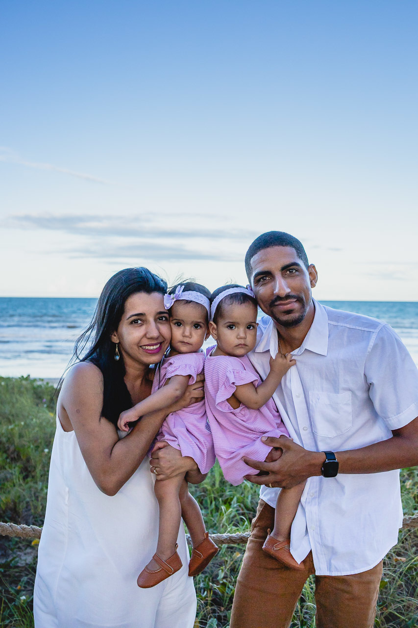 acompanhamento de bebê, abraço na alma, alan smyth fotografo são mateus es, ensaio de bebê, ensaio em casa, ensaio intimista, fotografia afetiva, fotografia de familia,  fotografia de familia sao mateus es,  gêmeas, gêmeas meninas, pais de menina, bebê