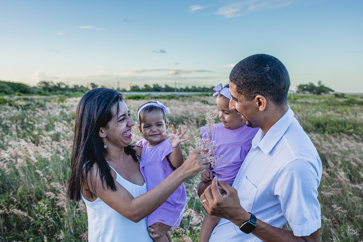 acompanhamento de bebê, abraço na alma, alan smyth fotografo são mateus es, ensaio de bebê, ensaio em casa, ensaio intimista, fotografia afetiva, fotografia de familia,  fotografia de familia sao mateus es,  gêmeas, gêmeas meninas, pais de menina, bebê