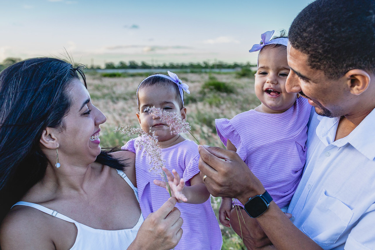 acompanhamento de bebê, abraço na alma, alan smyth fotografo são mateus es, ensaio de bebê, ensaio em casa, ensaio intimista, fotografia afetiva, fotografia de familia,  fotografia de familia sao mateus es,  gêmeas, gêmeas meninas, pais de menina, bebê