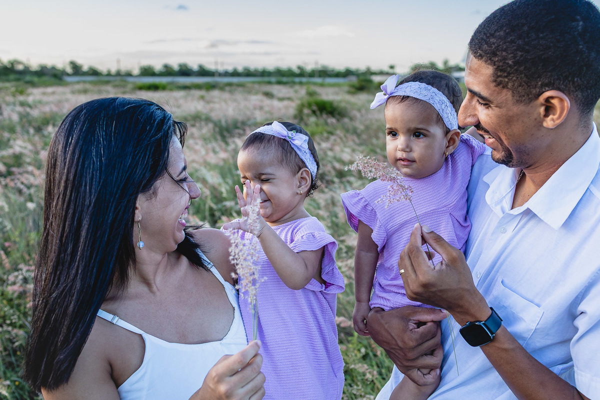 acompanhamento de bebê, abraço na alma, alan smyth fotografo são mateus es, ensaio de bebê, ensaio em casa, ensaio intimista, fotografia afetiva, fotografia de familia,  fotografia de familia sao mateus es,  gêmeas, gêmeas meninas, pais de menina, bebê