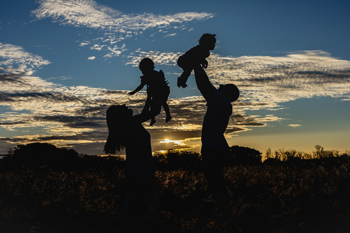 acompanhamento de bebê, abraço na alma, alan smyth fotografo são mateus es, ensaio de bebê, ensaio em casa, ensaio intimista, fotografia afetiva, fotografia de familia,  fotografia de familia sao mateus es,  gêmeas, gêmeas meninas, pais de menina, bebê