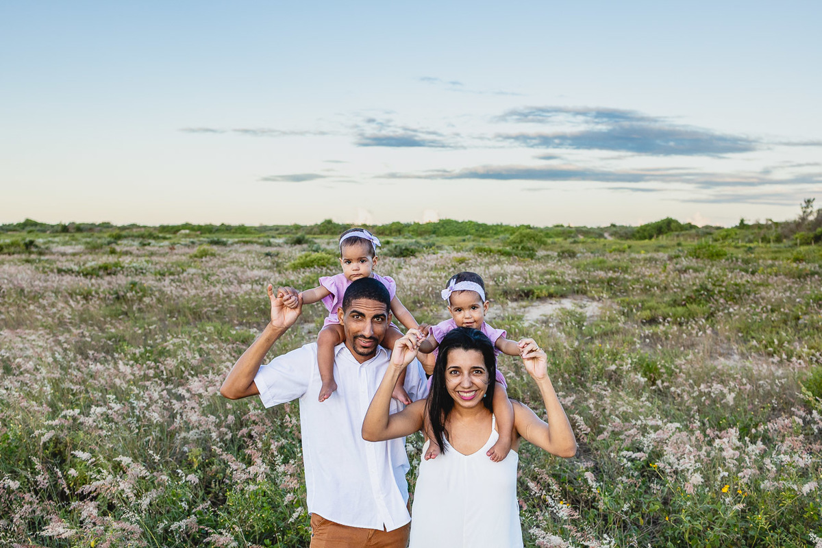 acompanhamento de bebê, abraço na alma, alan smyth fotografo são mateus es, ensaio de bebê, ensaio em casa, ensaio intimista, fotografia afetiva, fotografia de familia,  fotografia de familia sao mateus es,  gêmeas, gêmeas meninas, pais de menina, bebê