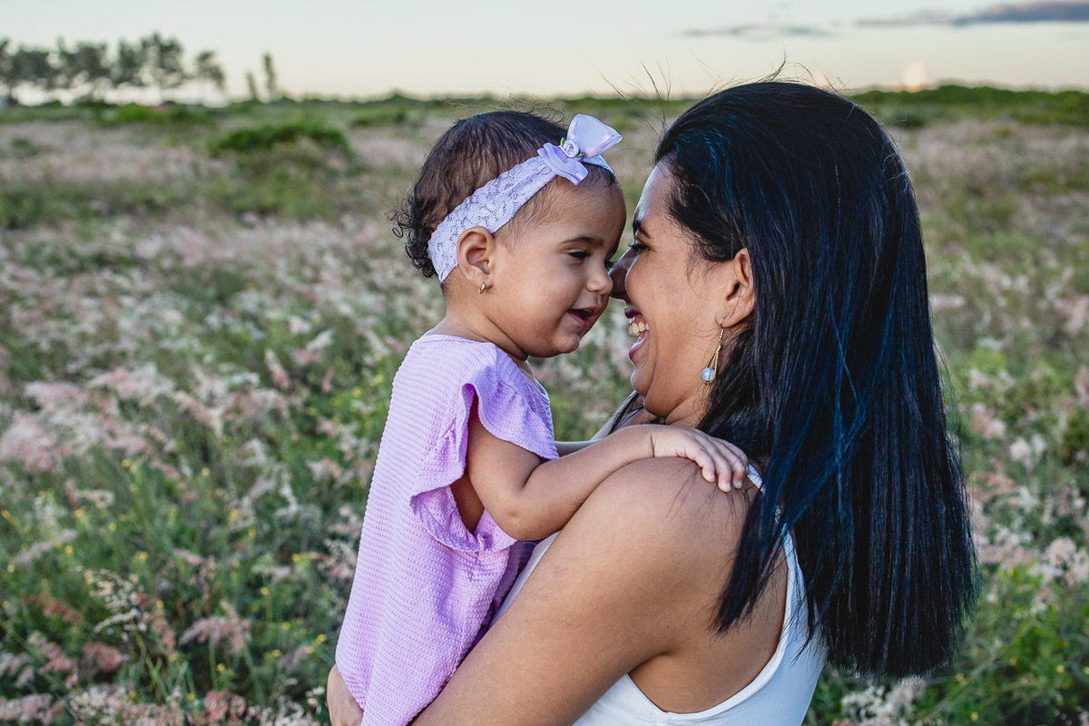 acompanhamento de bebê, abraço na alma, alan smyth fotografo são mateus es, ensaio de bebê, ensaio em casa, ensaio intimista, fotografia afetiva, fotografia de familia,  fotografia de familia sao mateus es,  gêmeas, gêmeas meninas, pais de menina, bebê