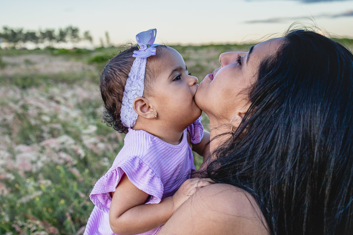 acompanhamento de bebê, abraço na alma, alan smyth fotografo são mateus es, ensaio de bebê, ensaio em casa, ensaio intimista, fotografia afetiva, fotografia de familia,  fotografia de familia sao mateus es,  gêmeas, gêmeas meninas, pais de menina, bebê