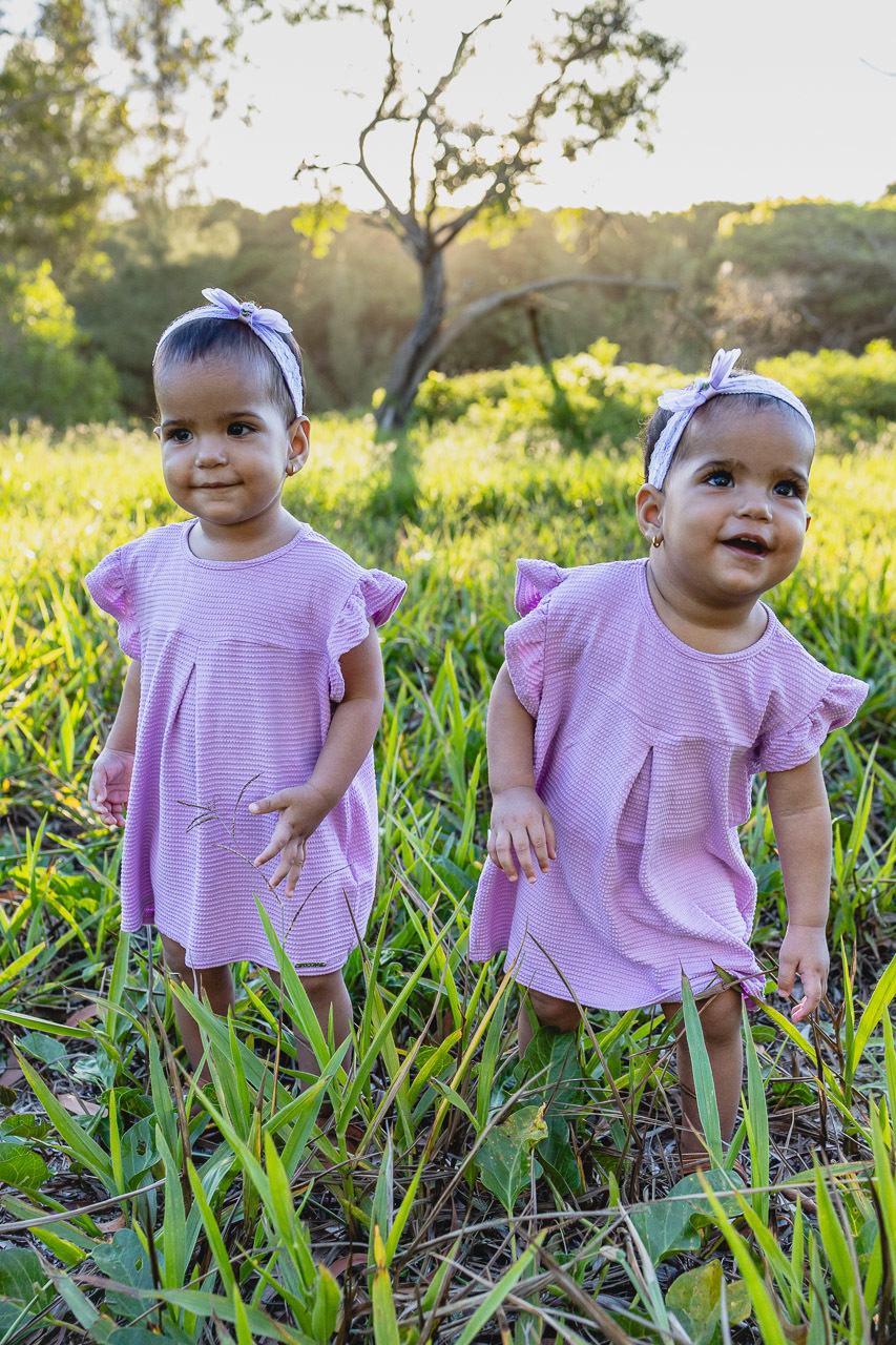 acompanhamento de bebê, abraço na alma, alan smyth fotografo são mateus es, ensaio de bebê, ensaio em casa, ensaio intimista, fotografia afetiva, fotografia de familia,  fotografia de familia sao mateus es,  gêmeas, gêmeas meninas, pais de menina, bebê