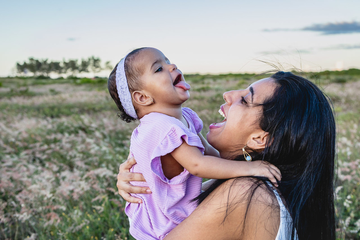 acompanhamento de bebê, abraço na alma, alan smyth fotografo são mateus es, ensaio de bebê, ensaio em casa, ensaio intimista, fotografia afetiva, fotografia de familia,  fotografia de familia sao mateus es,  gêmeas, gêmeas meninas, pais de menina, bebê
