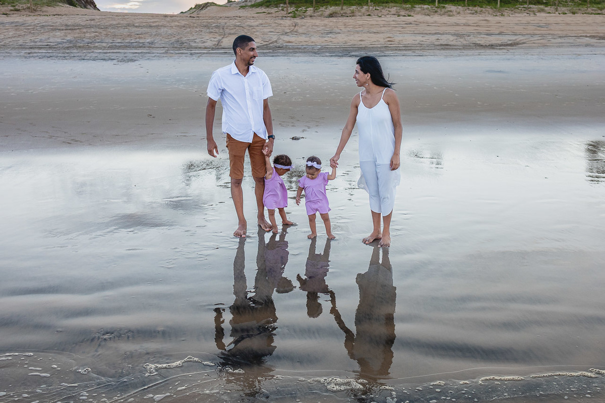 acompanhamento de bebê, abraço na alma, alan smyth fotografo são mateus es, ensaio de bebê, ensaio em casa, ensaio intimista, fotografia afetiva, fotografia de familia,  fotografia de familia sao mateus es,  gêmeas, gêmeas meninas, pais de menina, bebê