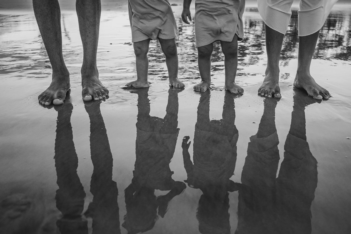 acompanhamento de bebê, abraço na alma, alan smyth fotografo são mateus es, ensaio de bebê, ensaio em casa, ensaio intimista, fotografia afetiva, fotografia de familia,  fotografia de familia sao mateus es,  gêmeas, gêmeas meninas, pais de menina, bebê