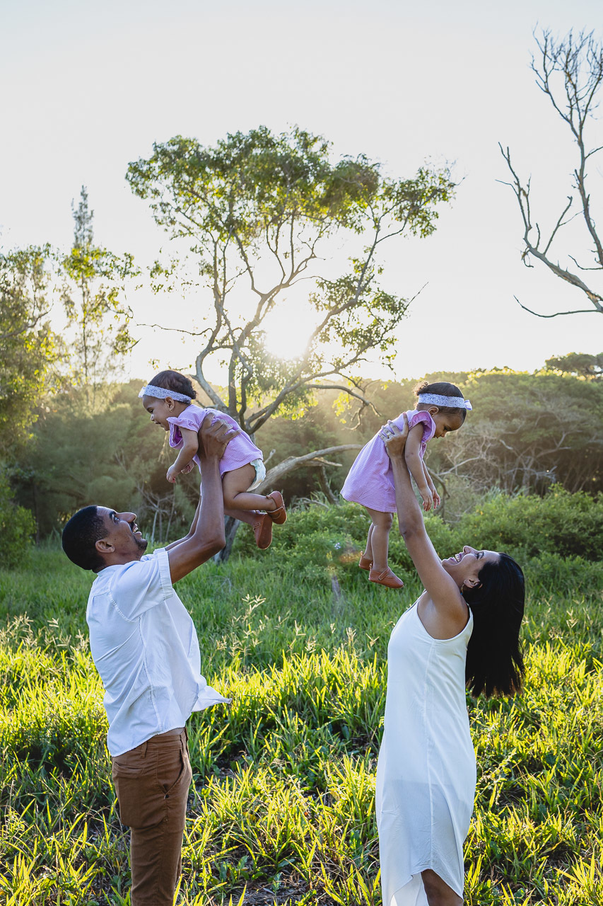 acompanhamento de bebê, abraço na alma, alan smyth fotografo são mateus es, ensaio de bebê, ensaio em casa, ensaio intimista, fotografia afetiva, fotografia de familia,  fotografia de familia sao mateus es,  gêmeas, gêmeas meninas, pais de menina, bebê