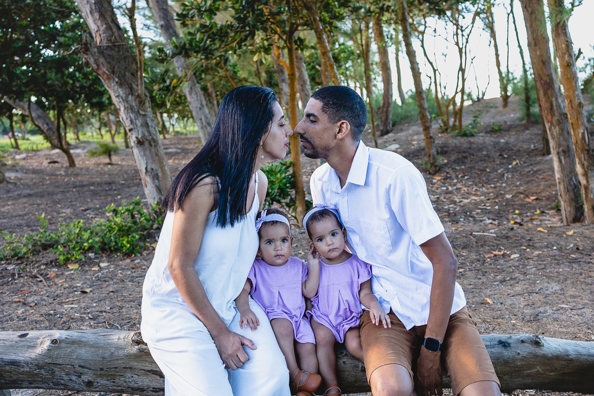 acompanhamento de bebê, abraço na alma, alan smyth fotografo são mateus es, ensaio de bebê, ensaio em casa, ensaio intimista, fotografia afetiva, fotografia de familia,  fotografia de familia sao mateus es,  gêmeas, gêmeas meninas, pais de menina, bebê