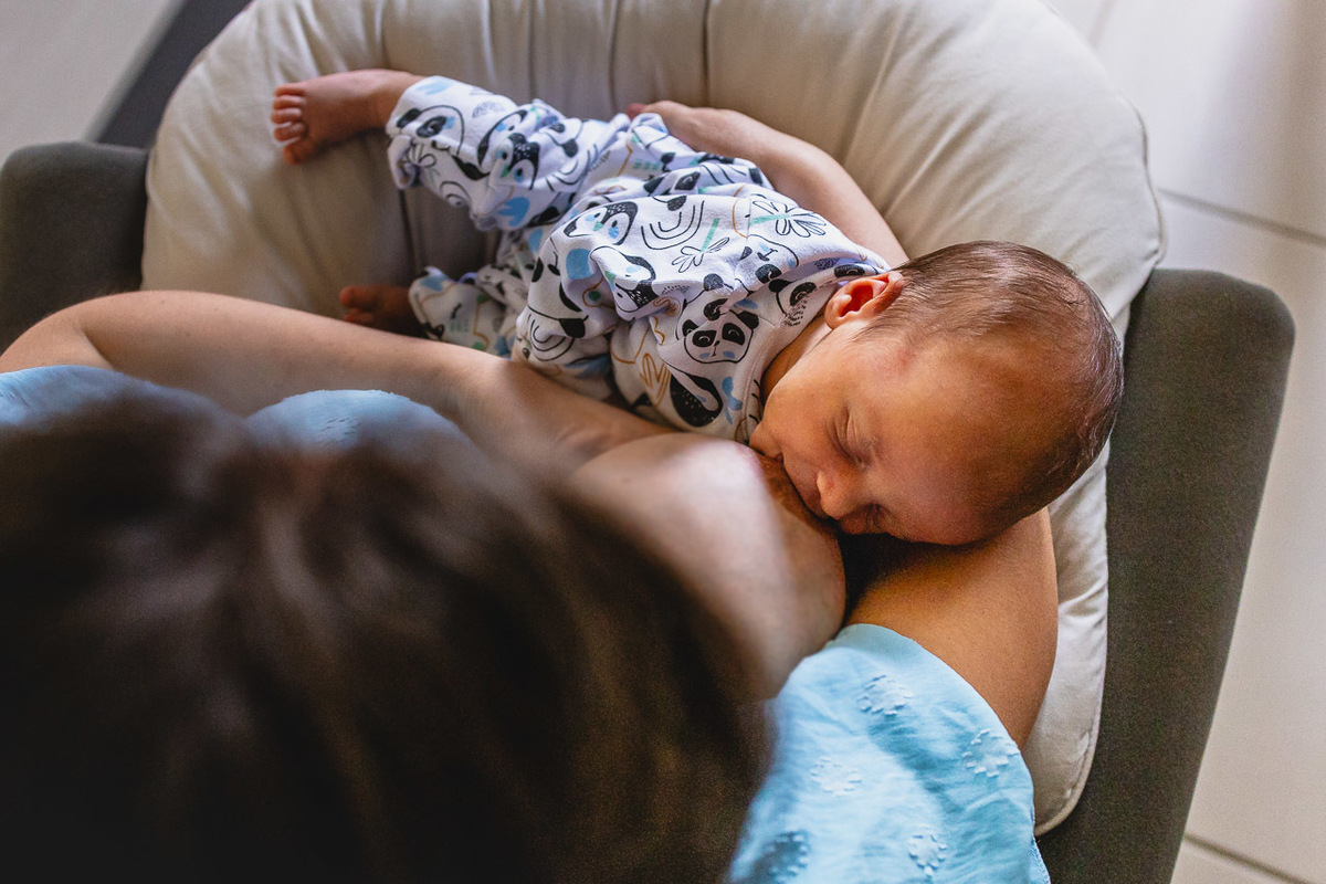 natural newborn, fotografo newborn, newborn, abraço na alma, alan smyth fotografo são mateus es, ensaio nerborn, ensaio em casa, ensaio intimista, fotografia afetiva, fotografia de familia, fotografia de familia guriri, fotografia de recem nascido, bebê