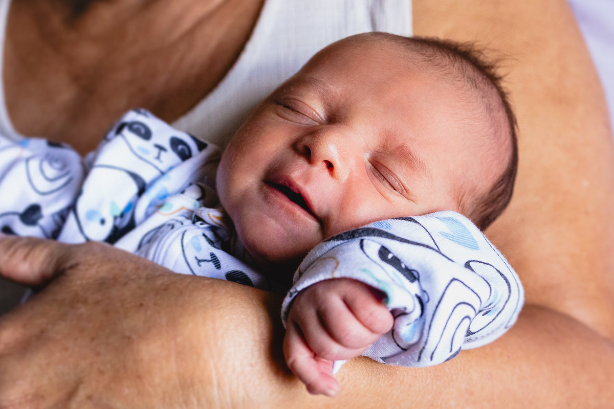 natural newborn, fotografo newborn, newborn, abraço na alma, alan smyth fotografo são mateus es, ensaio nerborn, ensaio em casa, ensaio intimista, fotografia afetiva, fotografia de familia, fotografia de familia guriri, fotografia de recem nascido, bebê