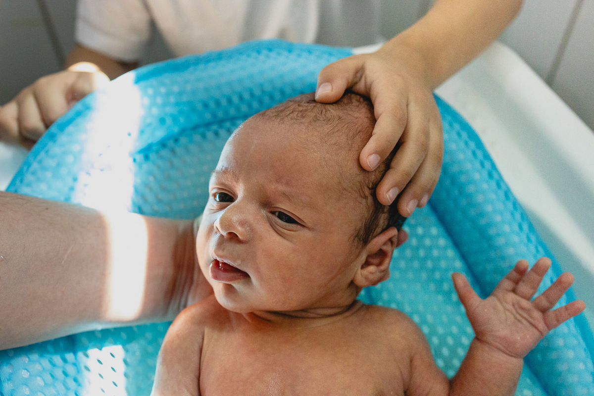 natural newborn, fotografo newborn, newborn, abraço na alma, alan smyth fotografo são mateus es, ensaio nerborn, ensaio em casa, ensaio intimista, fotografia afetiva, fotografia de familia, fotografia de familia guriri, fotografia de recem nascido, bebê