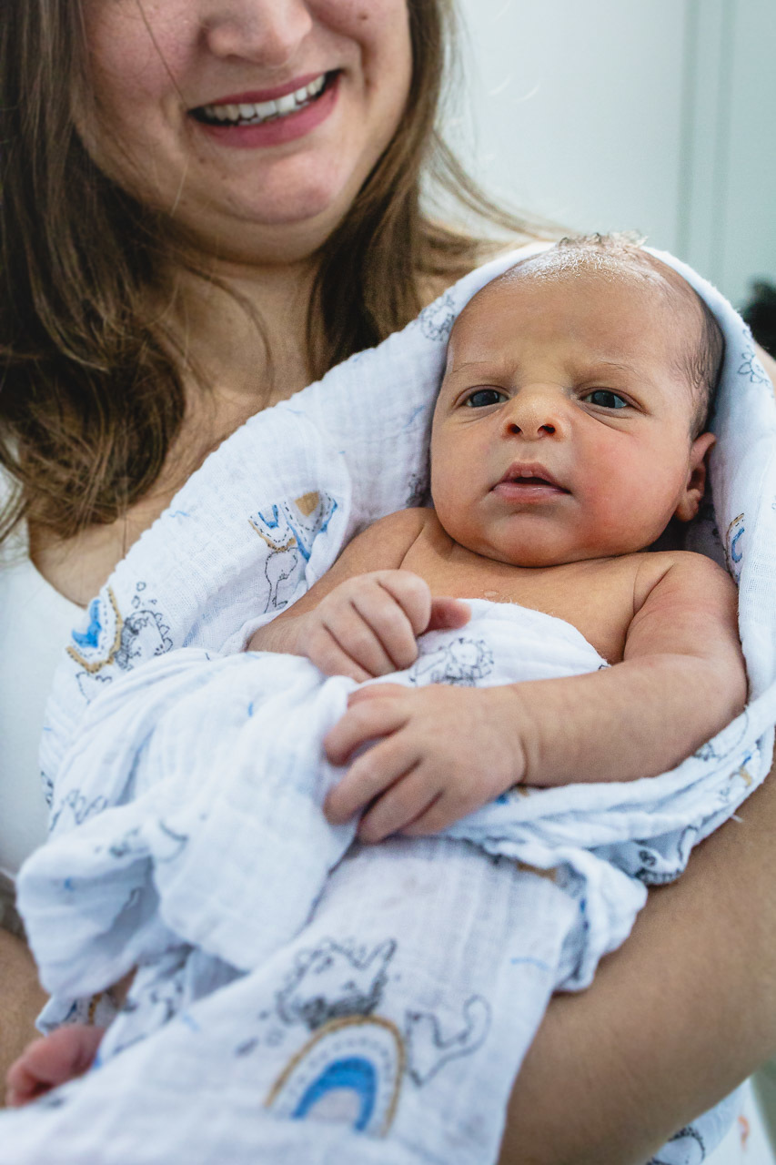 natural newborn, fotografo newborn, newborn, abraço na alma, alan smyth fotografo são mateus es, ensaio nerborn, ensaio em casa, ensaio intimista, fotografia afetiva, fotografia de familia, fotografia de familia guriri, fotografia de recem nascido, bebê
