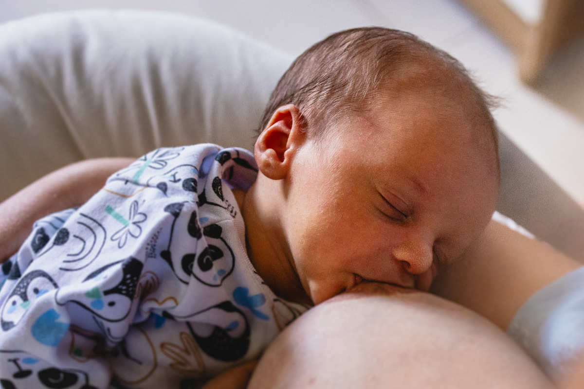 natural newborn, fotografo newborn, newborn, abraço na alma, alan smyth fotografo são mateus es, ensaio nerborn, ensaio em casa, ensaio intimista, fotografia afetiva, fotografia de familia, fotografia de familia guriri, fotografia de recem nascido, bebê