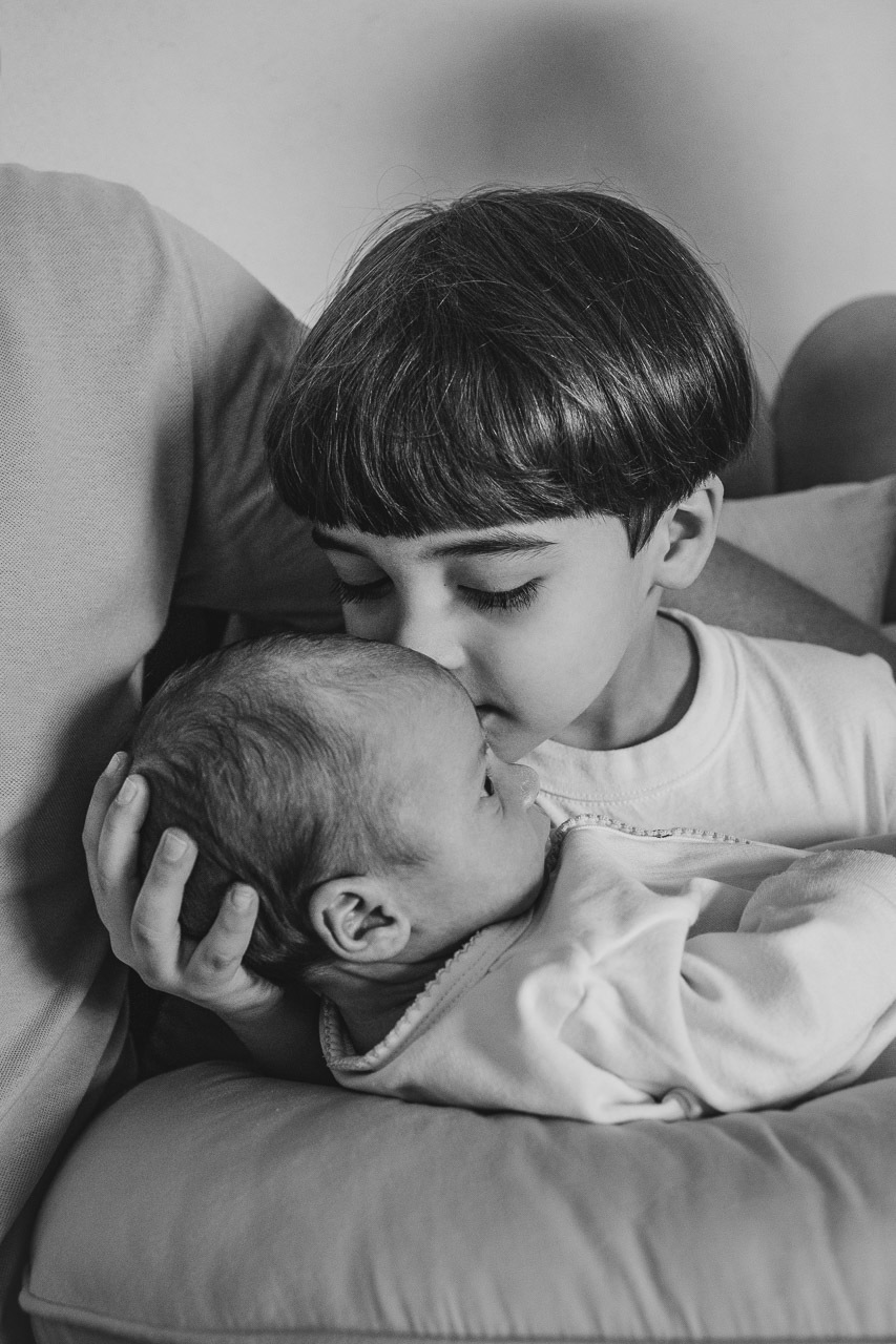 natural newborn, fotografo newborn, newborn, abraço na alma, alan smyth fotografo são mateus es, ensaio nerborn, ensaio em casa, ensaio intimista, fotografia afetiva, fotografia de familia, fotografia de familia guriri, fotografia de recem nascido, bebê