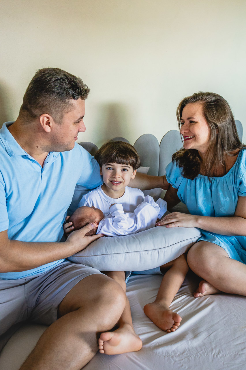 natural newborn, fotografo newborn, newborn, abraço na alma, alan smyth fotografo são mateus es, ensaio nerborn, ensaio em casa, ensaio intimista, fotografia afetiva, fotografia de familia, fotografia de familia guriri, fotografia de recem nascido, bebê