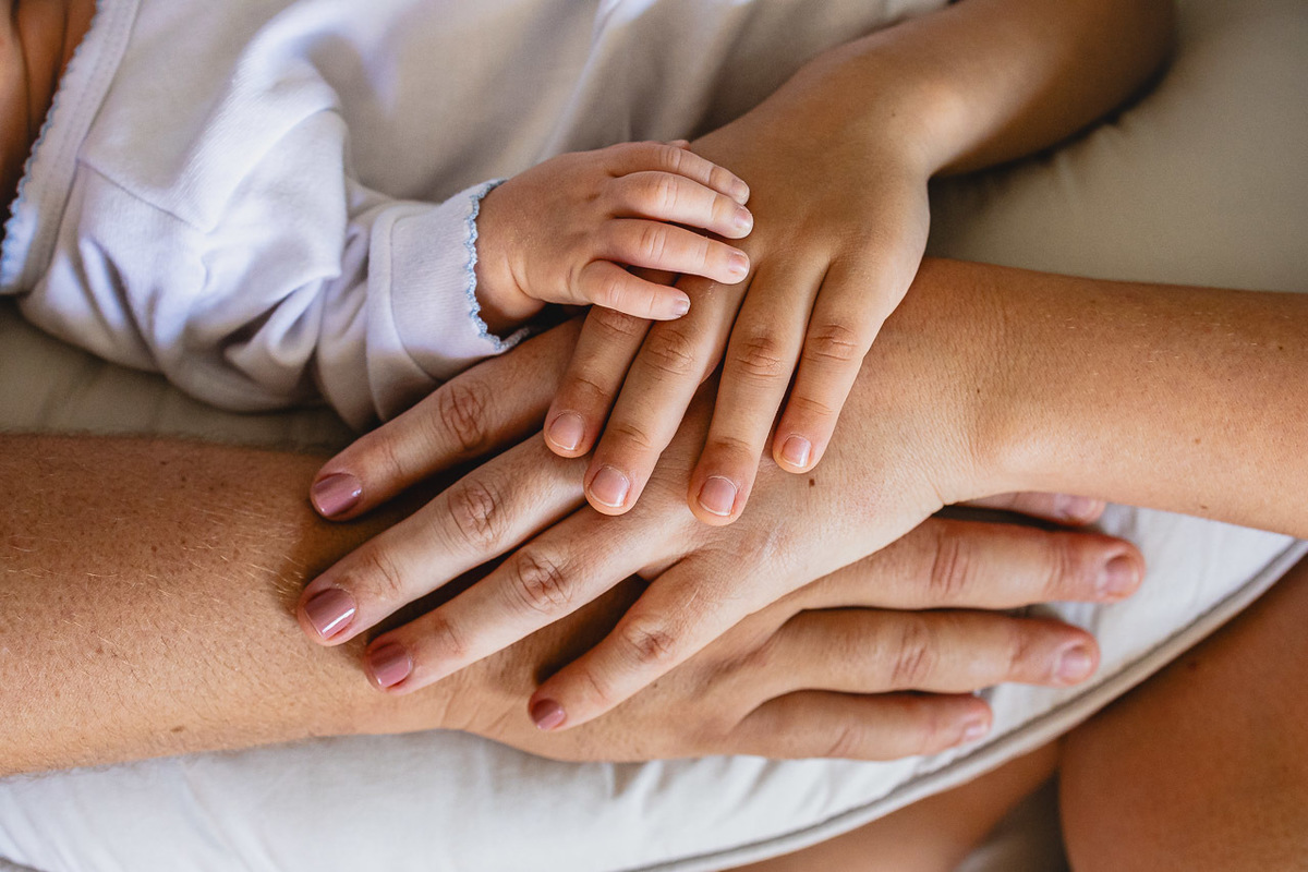 natural newborn, fotografo newborn, newborn, abraço na alma, alan smyth fotografo são mateus es, ensaio nerborn, ensaio em casa, ensaio intimista, fotografia afetiva, fotografia de familia, fotografia de familia guriri, fotografia de recem nascido, bebê