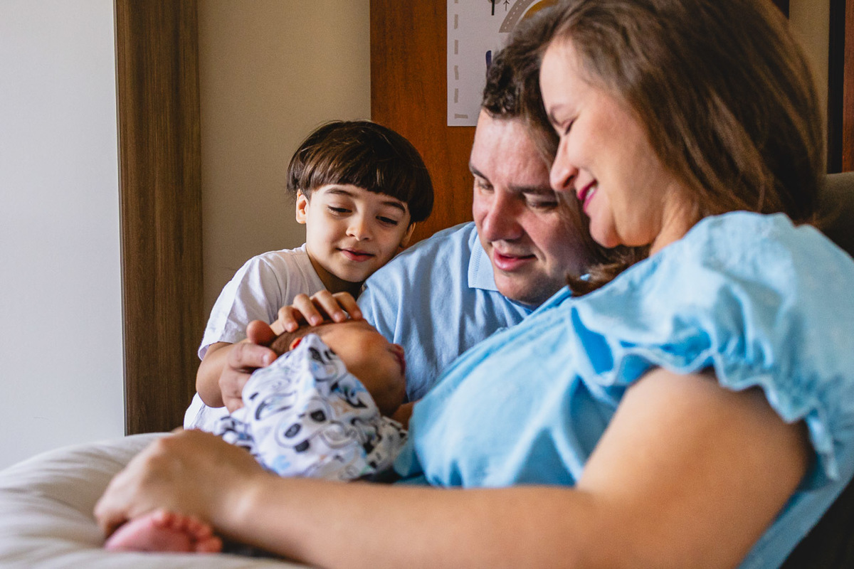 natural newborn, fotografo newborn, newborn, abraço na alma, alan smyth fotografo são mateus es, ensaio nerborn, ensaio em casa, ensaio intimista, fotografia afetiva, fotografia de familia, fotografia de familia guriri, fotografia de recem nascido, bebê