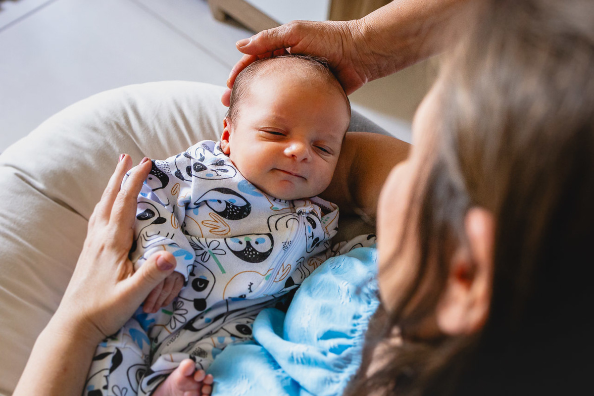 natural newborn, fotografo newborn, newborn, abraço na alma, alan smyth fotografo são mateus es, ensaio nerborn, ensaio em casa, ensaio intimista, fotografia afetiva, fotografia de familia, fotografia de familia guriri, fotografia de recem nascido, bebê