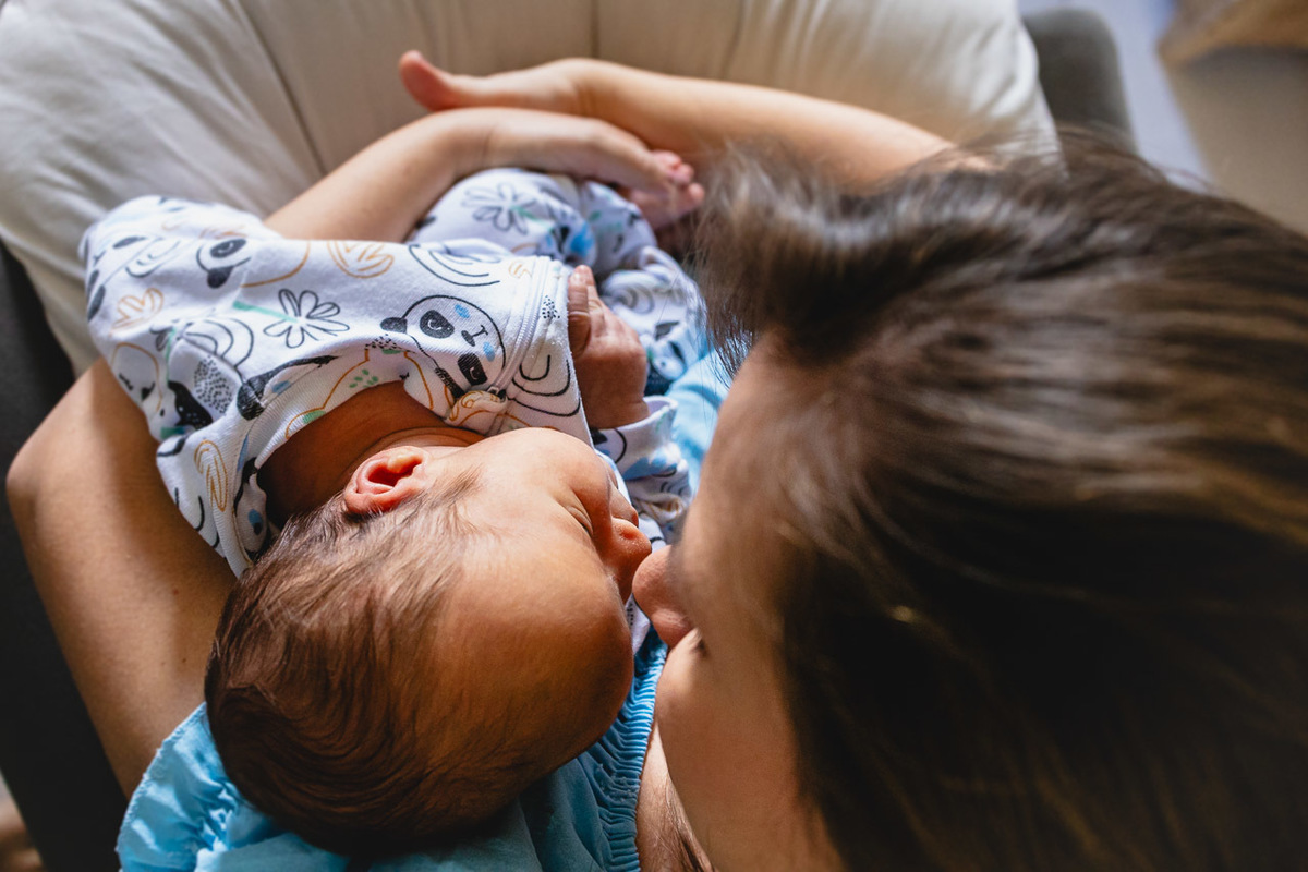 natural newborn, fotografo newborn, newborn, abraço na alma, alan smyth fotografo são mateus es, ensaio nerborn, ensaio em casa, ensaio intimista, fotografia afetiva, fotografia de familia, fotografia de familia guriri, fotografia de recem nascido, bebê