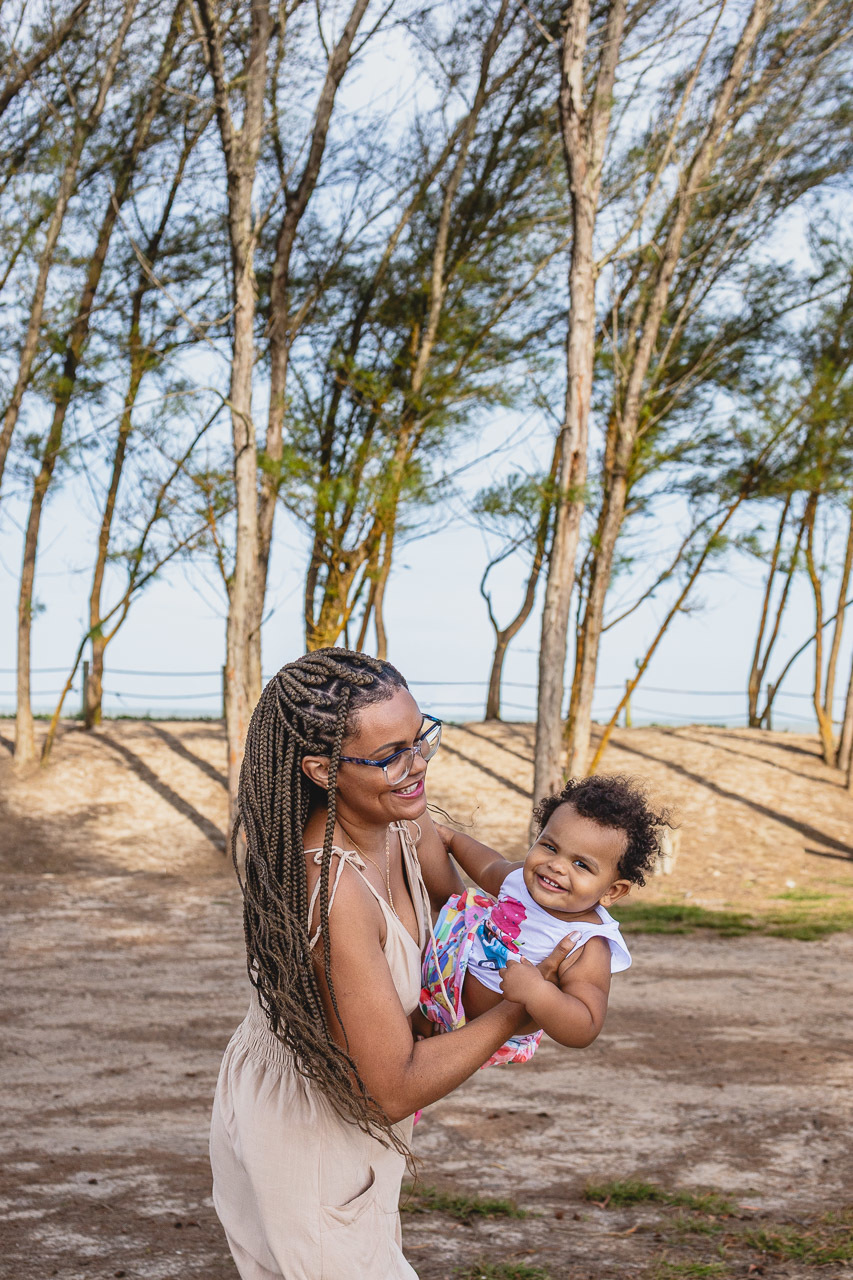 acompanhamento de bebê, abraço na alma, alan smyth fotografo são mateus es, ensaio de bebê, ensaio em casa, ensaio intimista, fotografia afetiva, fotografia de familia,  fotografia de familia sao mateus es, pais de menina, jornada de bebê, ensaio de 1 ano