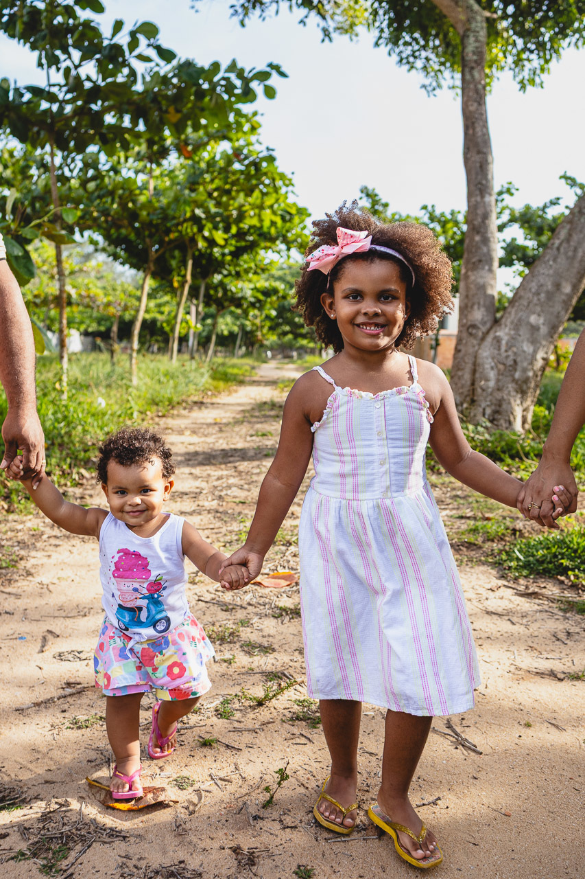 acompanhamento de bebê, abraço na alma, alan smyth fotografo são mateus es, ensaio de bebê, ensaio em casa, ensaio intimista, fotografia afetiva, fotografia de familia,  fotografia de familia sao mateus es, pais de menina, jornada de bebê, ensaio de 1 ano