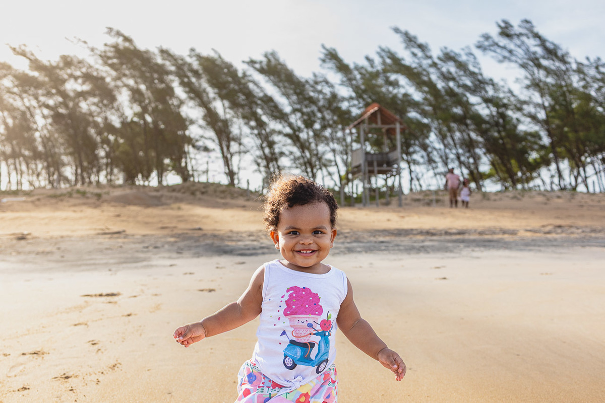 acompanhamento de bebê, abraço na alma, alan smyth fotografo são mateus es, ensaio de bebê, ensaio em casa, ensaio intimista, fotografia afetiva, fotografia de familia,  fotografia de familia sao mateus es, pais de menina, jornada de bebê, ensaio de 1 ano