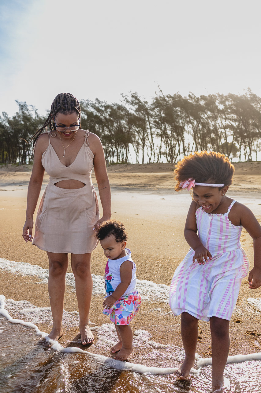 acompanhamento de bebê, abraço na alma, alan smyth fotografo são mateus es, ensaio de bebê, ensaio em casa, ensaio intimista, fotografia afetiva, fotografia de familia,  fotografia de familia sao mateus es, pais de menina, jornada de bebê, ensaio de 1 ano