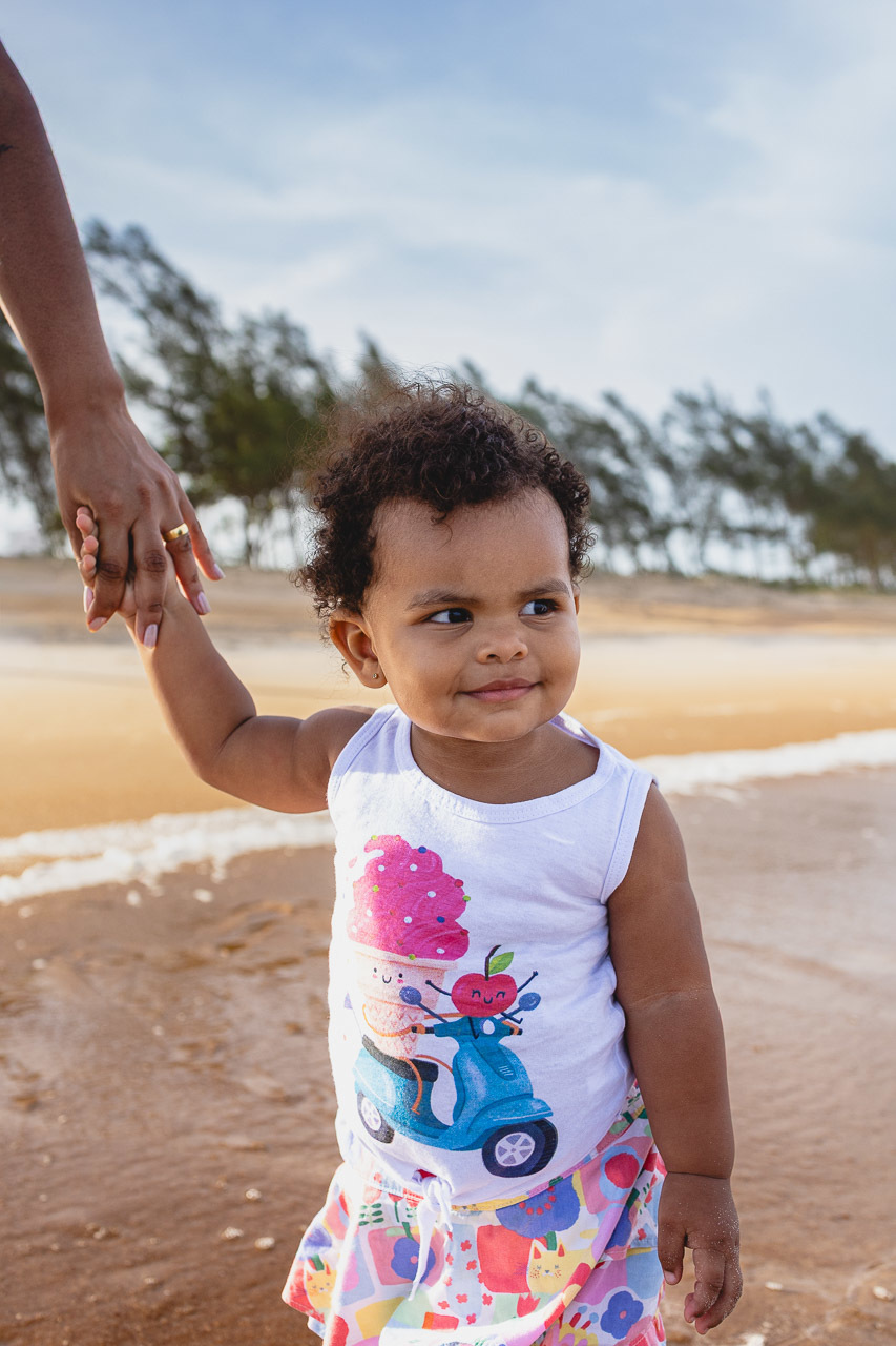 acompanhamento de bebê, abraço na alma, alan smyth fotografo são mateus es, ensaio de bebê, ensaio em casa, ensaio intimista, fotografia afetiva, fotografia de familia,  fotografia de familia sao mateus es, pais de menina, jornada de bebê, ensaio de 1 ano