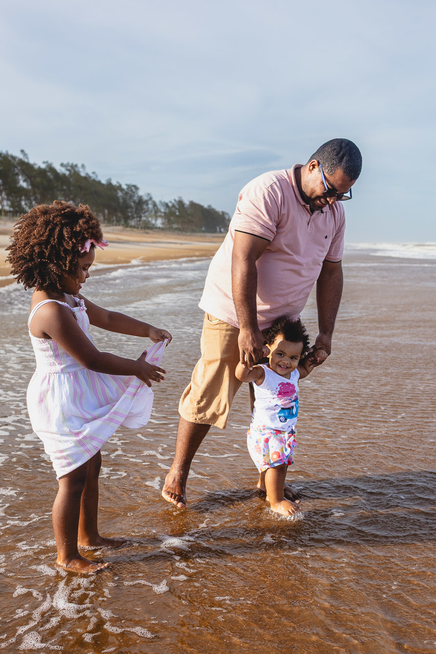 acompanhamento de bebê, abraço na alma, alan smyth fotografo são mateus es, ensaio de bebê, ensaio em casa, ensaio intimista, fotografia afetiva, fotografia de familia,  fotografia de familia sao mateus es, pais de menina, jornada de bebê, ensaio de 1 ano